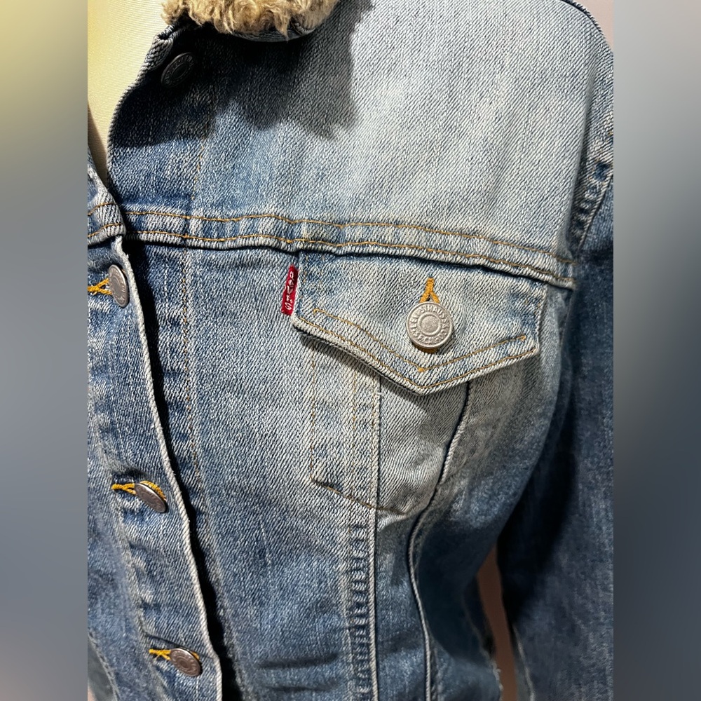 Vintage Levi's Denim Jacket - Picture 5 of 6